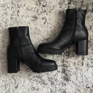 Aerosoles "Emily" ankle booties size 9